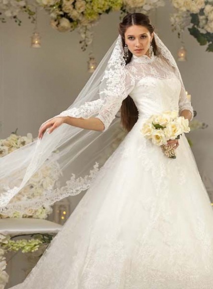 A-line Chapel train Lace Tulle High round/Slash neck Wedding dress