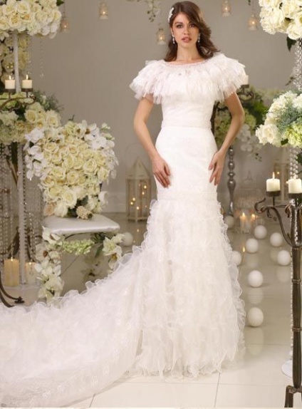 Mermaid Chapel train Organza Tulle Low round/Scooped neck Wedding dress