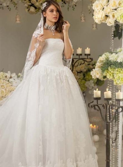 A-line Strapless Chapel train Lace Tulle Wedding dress 