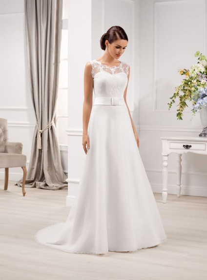 A-line Chapel train Organza Lace Low round/Scooped neck Wedding dress