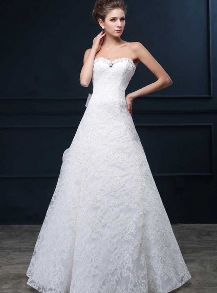 Vestito da Sposa interamente in Pizzo online con scollo a cuore A-line