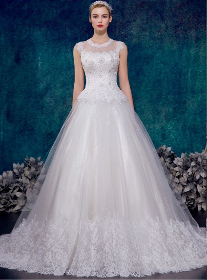 A-line Chapel train Tulle Lace Low round/Scooped neck Wedding dress