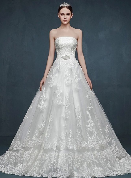 A-line Strapless Chapel train Tulle Lace Wedding dress