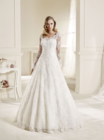 A-line Chapel train Lace Low round/Scooped neck Wedding dress