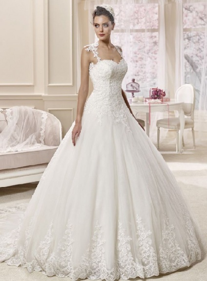 A-line Sweetheart Chapel train Tulle Low round/Scooped neck Wedding dress
