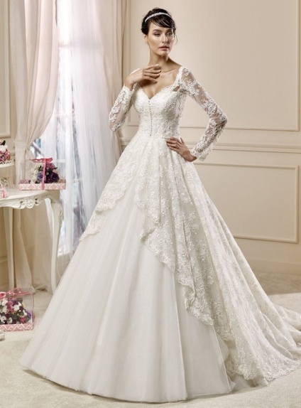 A-line V-neck Chapel train Tulle Lace Wedding dress