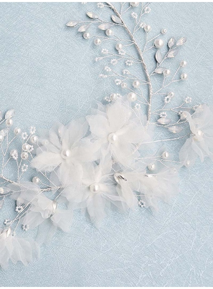 Fascia capelli sposa argentata con fiori di tessuto e perle