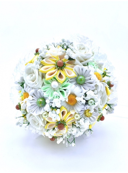 Bouquet sposa country chic con margherite e fiori bianchi verdi e gialli
