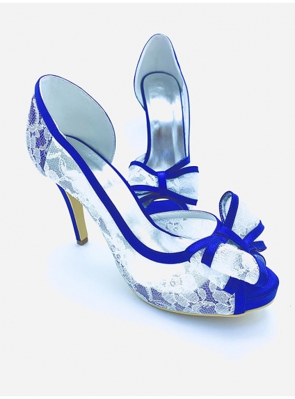 scarpe da sposa con pizzo bianco e finitura blu