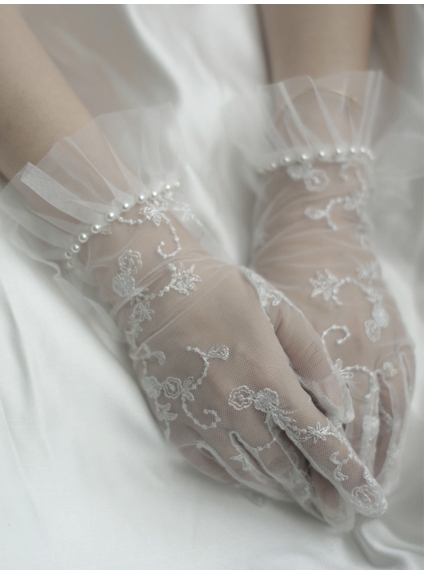 Elegant short lace beaded wedding gloves