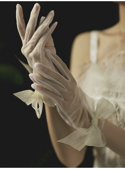 Short simple wedding gloves with tulle ribbon