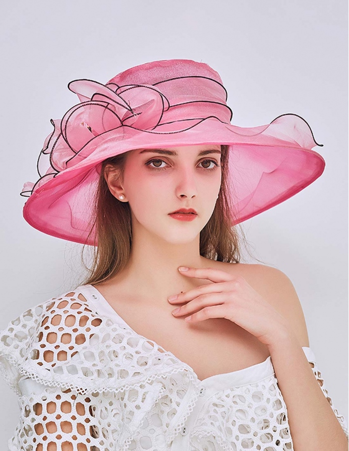Cappello cerimonia donna con sfumature di rosa e fucsia e bordino nero
